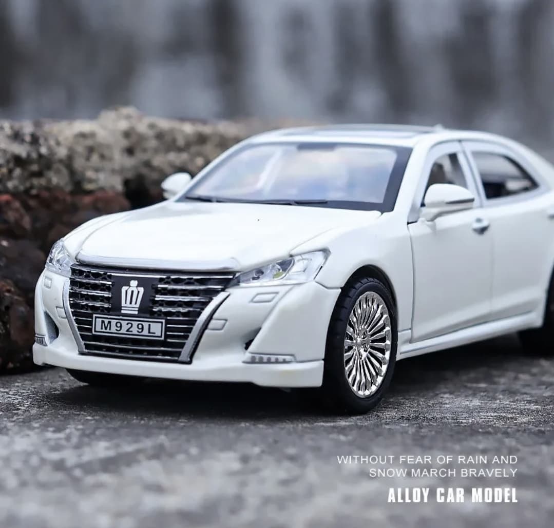 1:24 Scale Toyota Crown Diecast Model