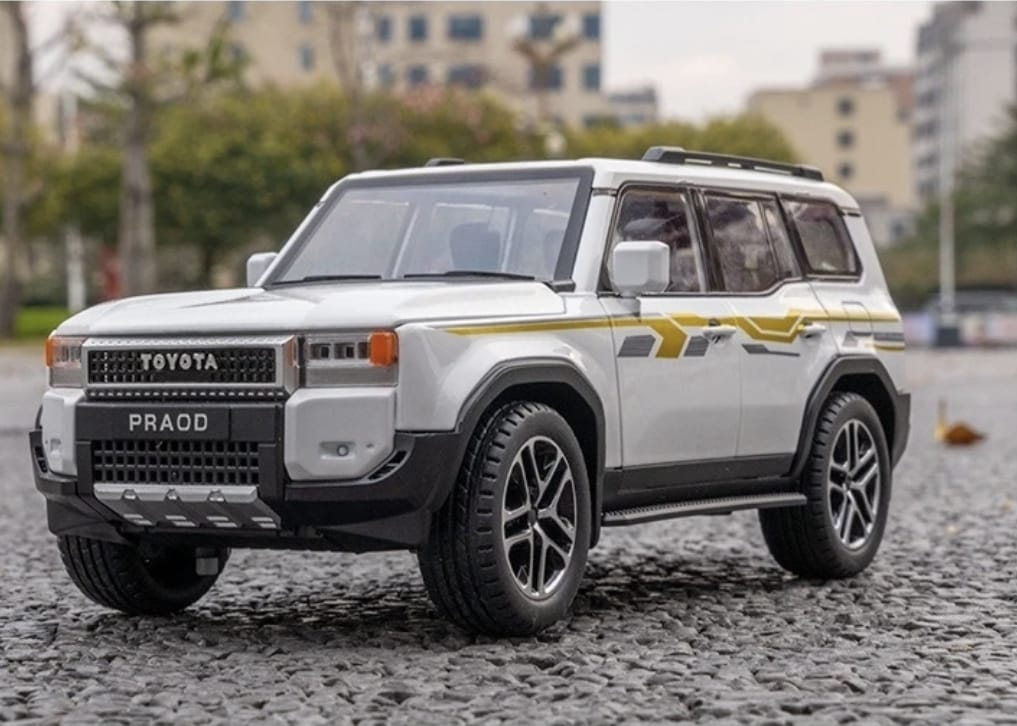 1:24 Scale Toyota LC250 - White