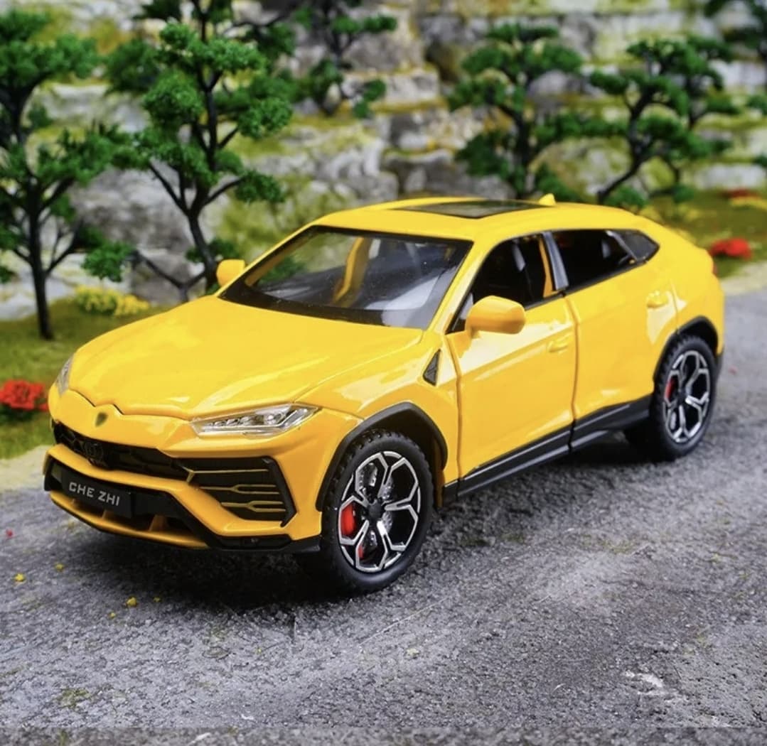 1:24 Scale Lamborghini Urus Diecast Model