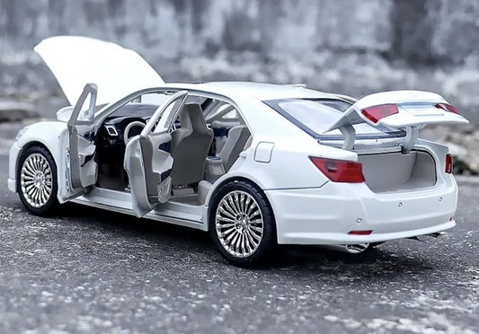 1:24 Scale Toyota Crown Diecast Model